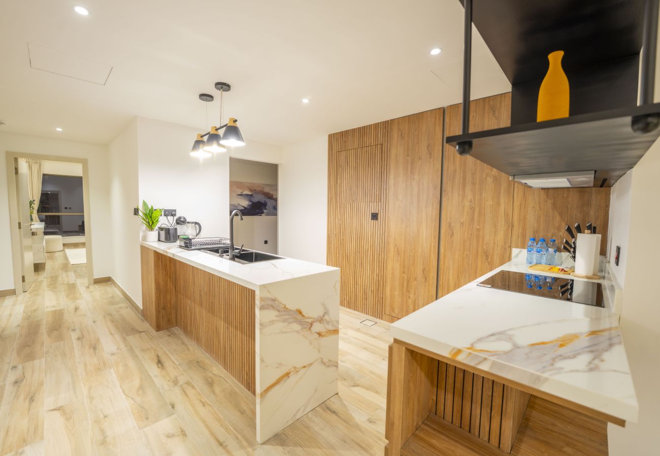 Apartment in Dubai - EasyGo - Luxury 3BR+M with Dubai Eye View, JBR