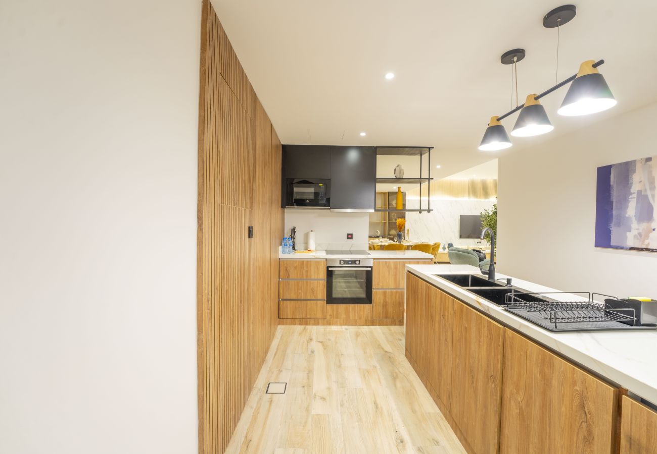 Apartment in Dubai - EasyGo - Luxury 3BR+M with Dubai Eye View, JBR