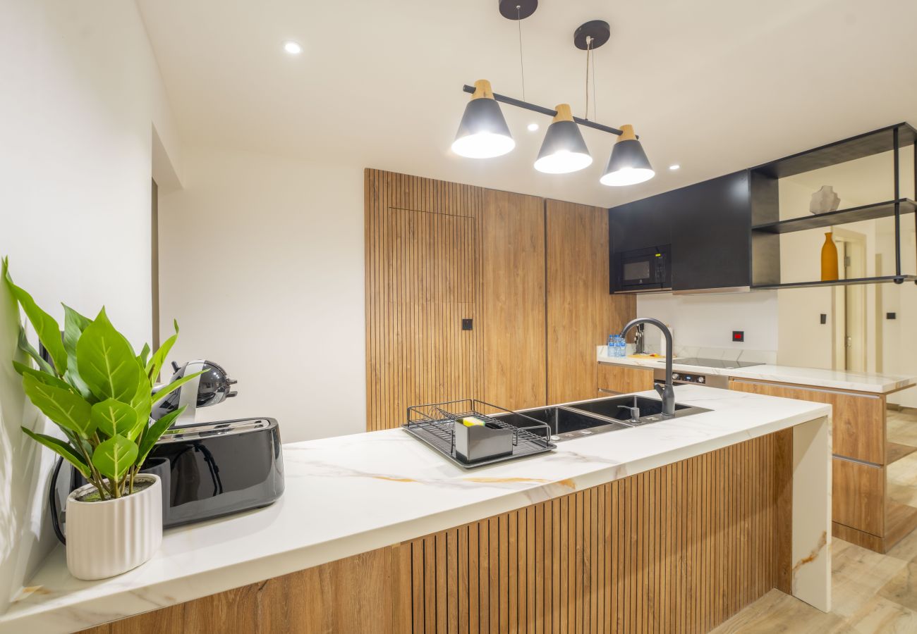 Apartment in Dubai - EasyGo - Luxury 3BR+M with Dubai Eye View, JBR