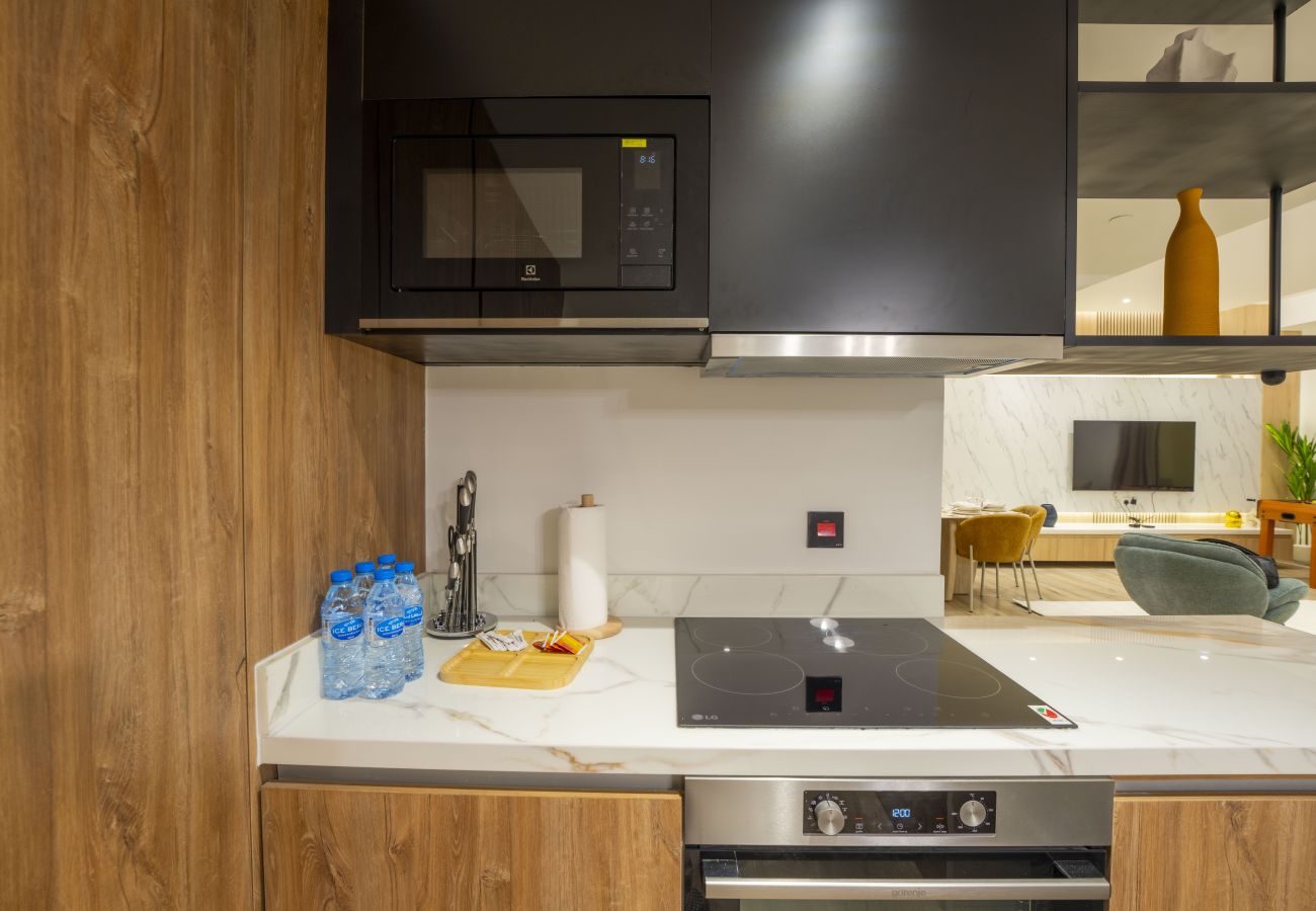 Apartment in Dubai - EasyGo - Luxury 3BR+M with Dubai Eye View, JBR