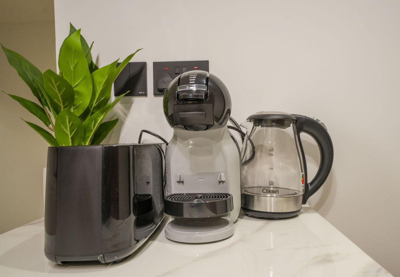 Apartment in Dubai - EasyGo - Luxury 3BR+M with Dubai Eye View, JBR