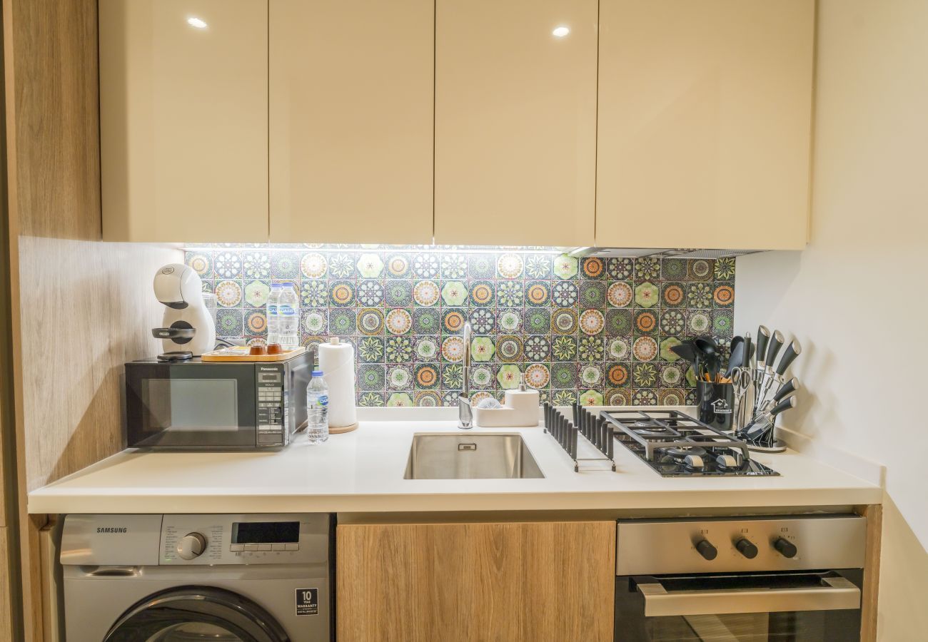 Studio in Dubai - EasyGo – Tropical Chic Studio in Business Bay