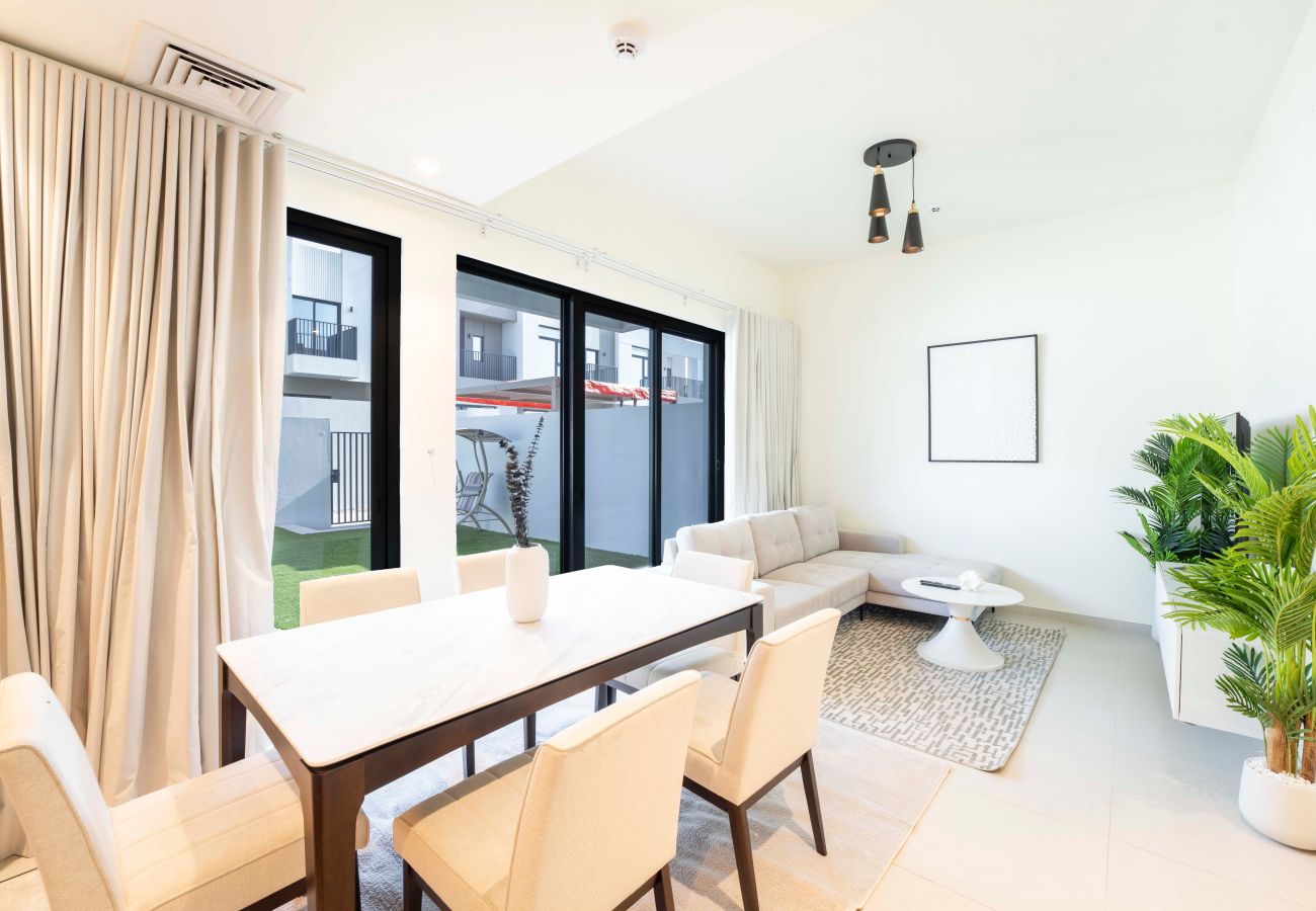 Terraced House in Dubai - EasyGo – Premium Family Experience | 3BR Townhouse