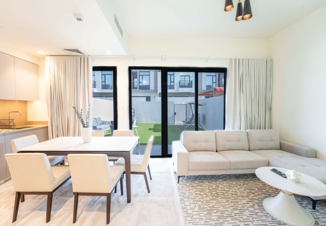 Terraced House in Dubai - EasyGo – Premium Family Experience | 3BR Townhouse