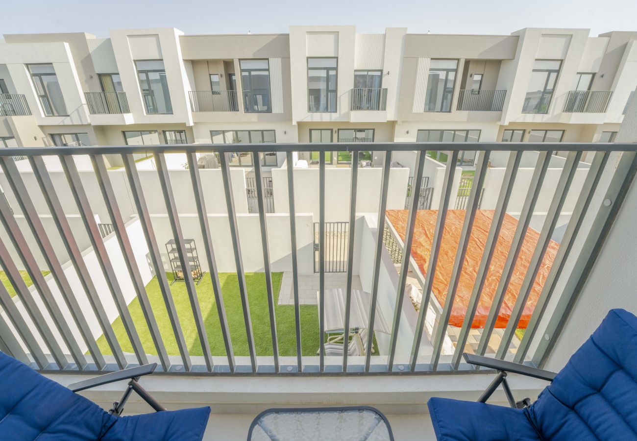 Terraced House in Dubai - EasyGo – Premium Family Experience | 3BR Townhouse