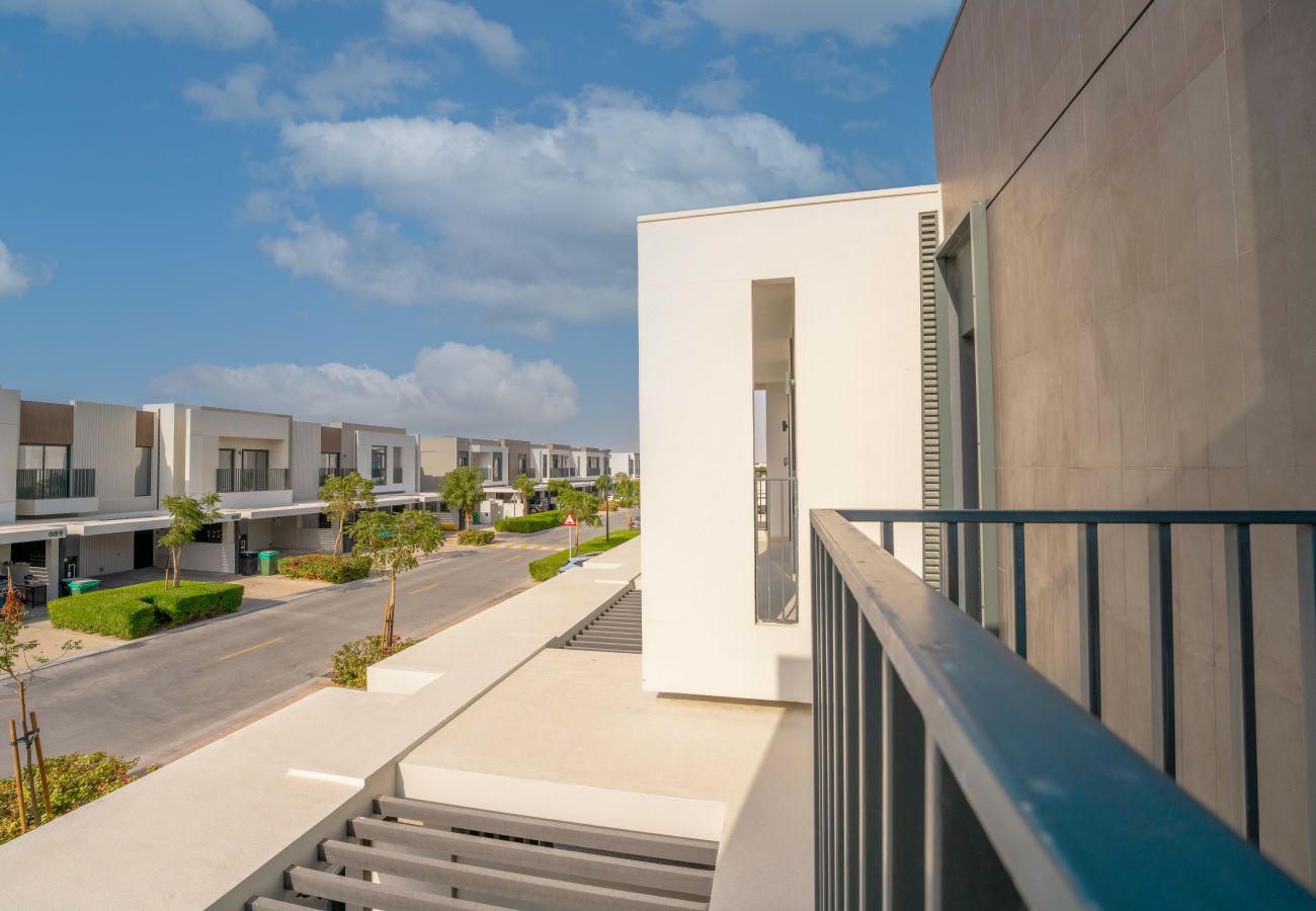 Terraced House in Dubai - EasyGo – Premium Family Experience | 3BR Townhouse