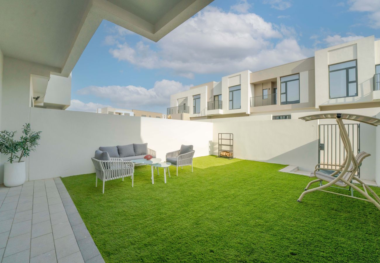 Terraced House in Dubai - EasyGo – Premium Family Experience | 3BR Townhouse