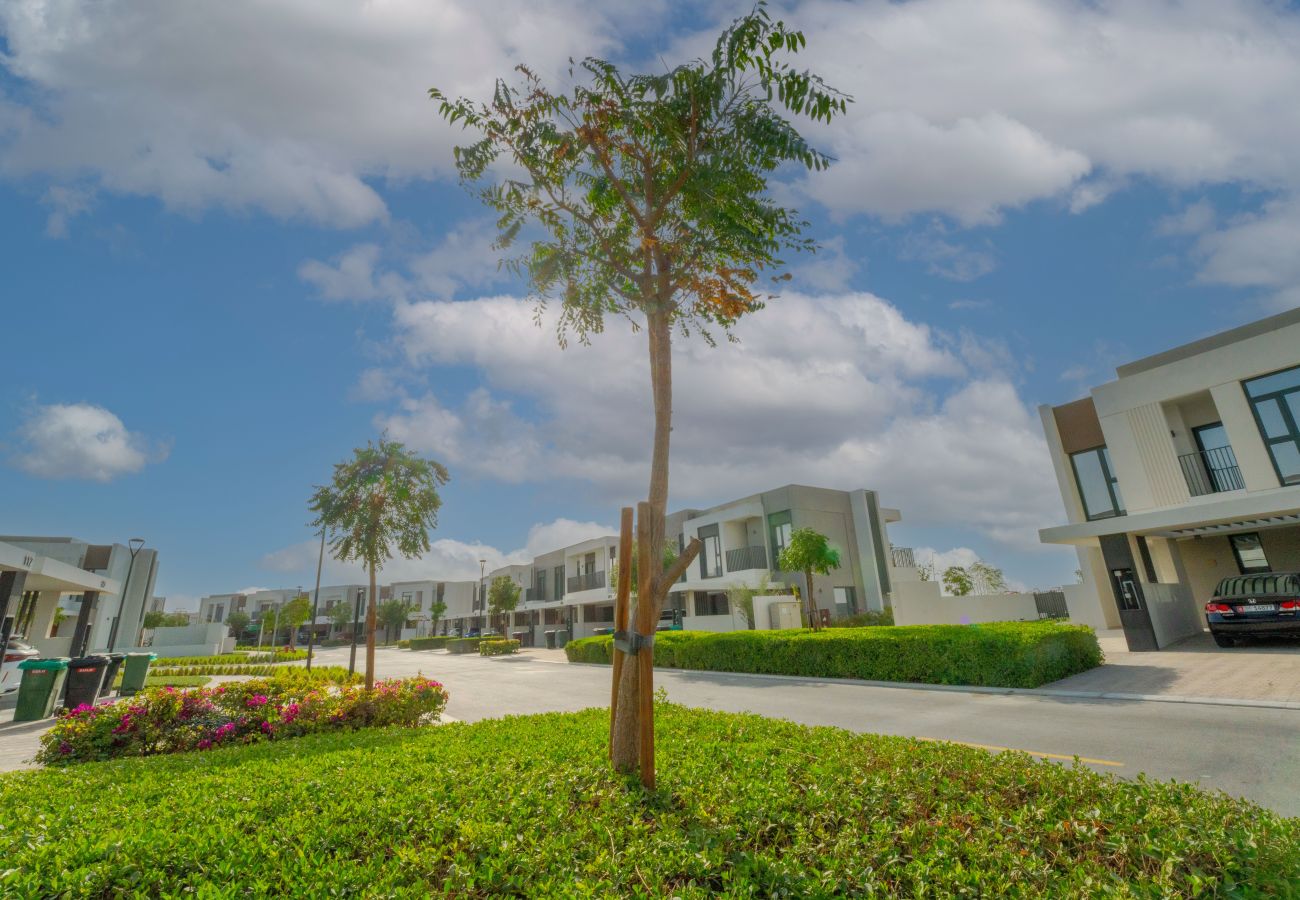 Terraced House in Dubai - EasyGo – Premium Family Experience | 3BR Townhouse