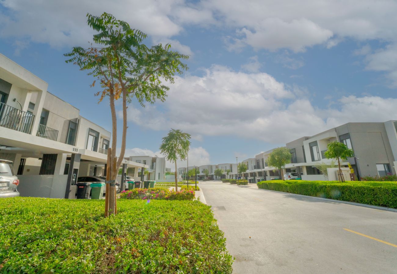 Terraced House in Dubai - EasyGo – Premium Family Experience | 3BR Townhouse